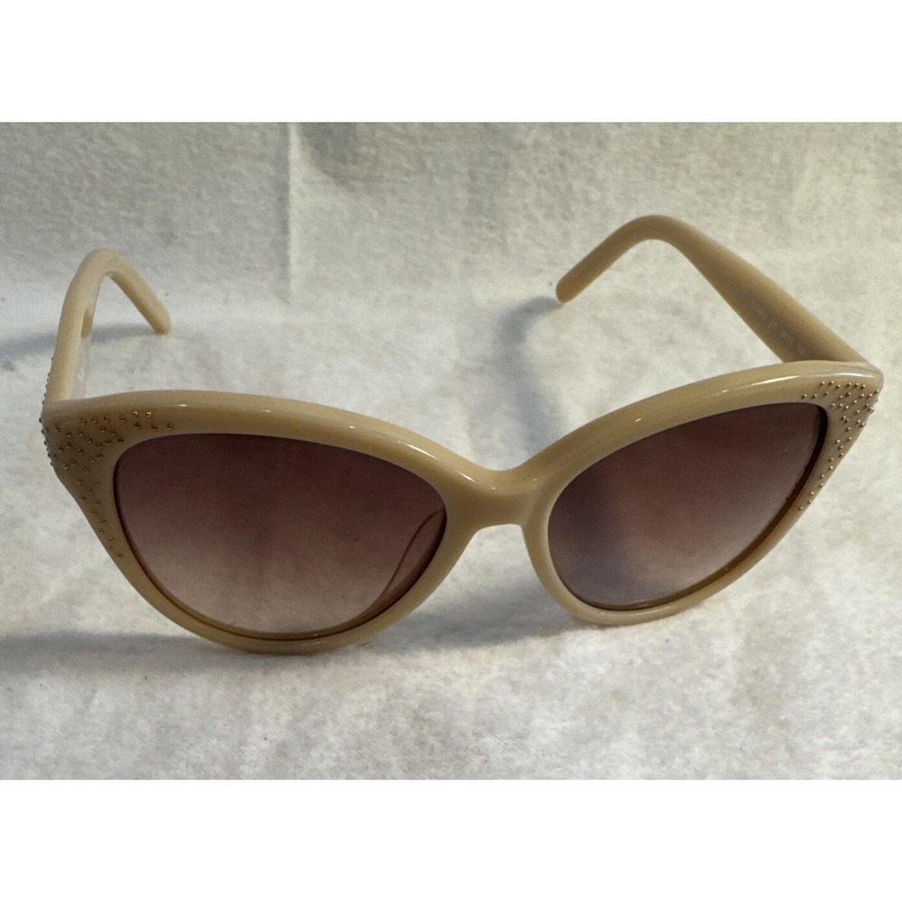 Chloe Beige Cat-Eye Sunglasses with Gradient Brown Lenses